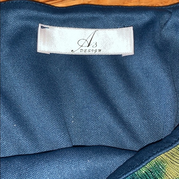 A3 Design Shimmery Mermaid Style Crop Top Size M - Picture 4 of 5